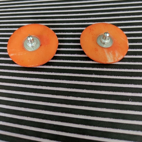 Vintage Wooden Earrings - Picture 2 of 3